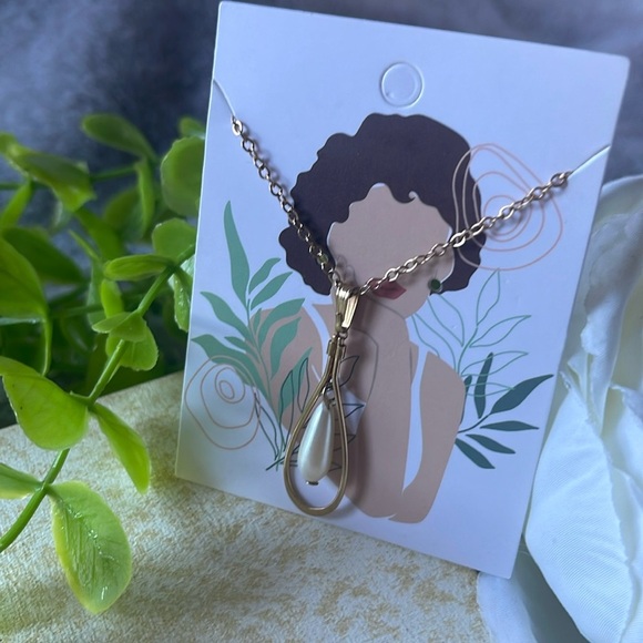 Elegant Gold and Pearl Pendant Necklace Sara Cov…Vintage - Picture 1 of 5